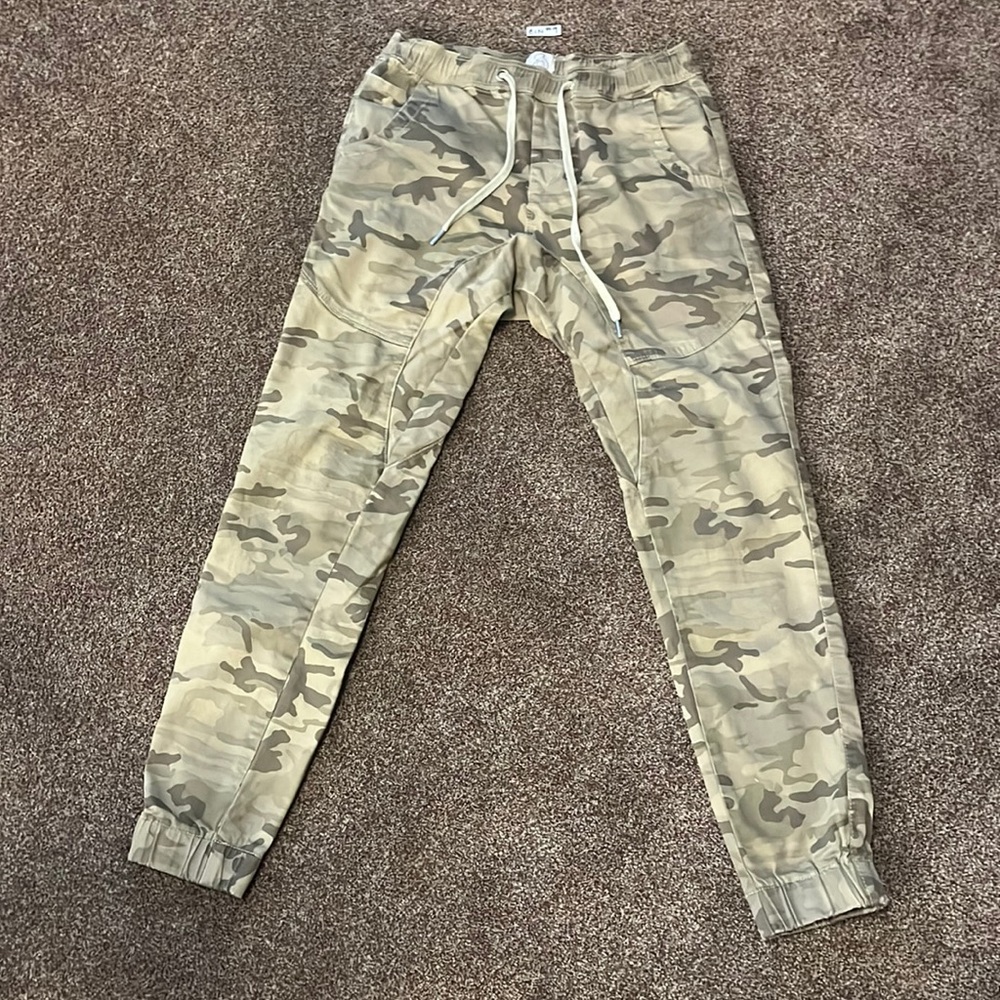 Kuwallatee pants, size small. I think they’re men’s.
